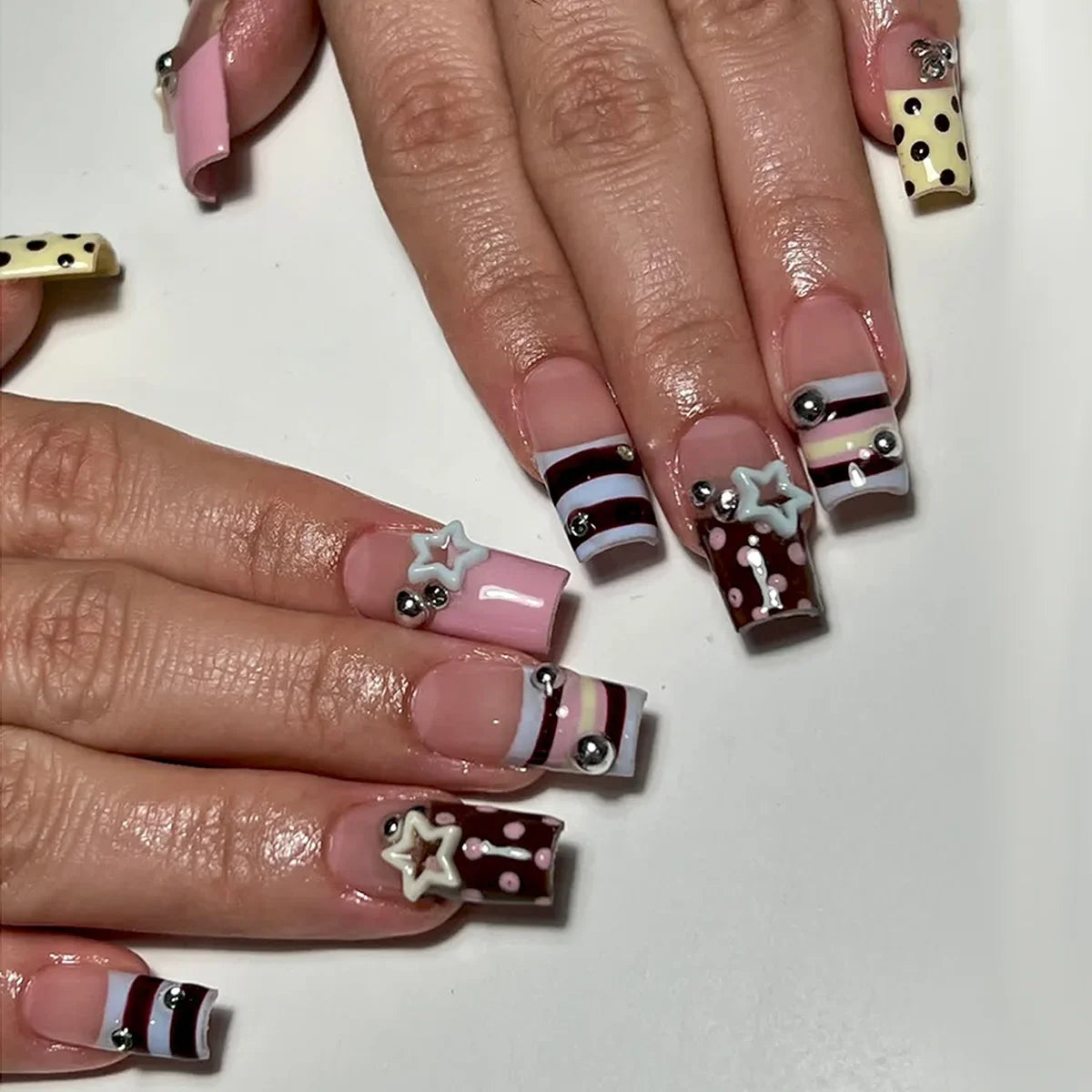 24PCS Y2K Sweet Stars Press-On Nails - Blue Brown Striped French Style Autumn Vintage Wave Point Fake Nail Set
