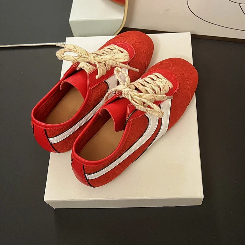 German 2025 Women’s Leather Sneakers — Retro Lace-Up Flat Training Shoes, Large Size Forrest Gump Style