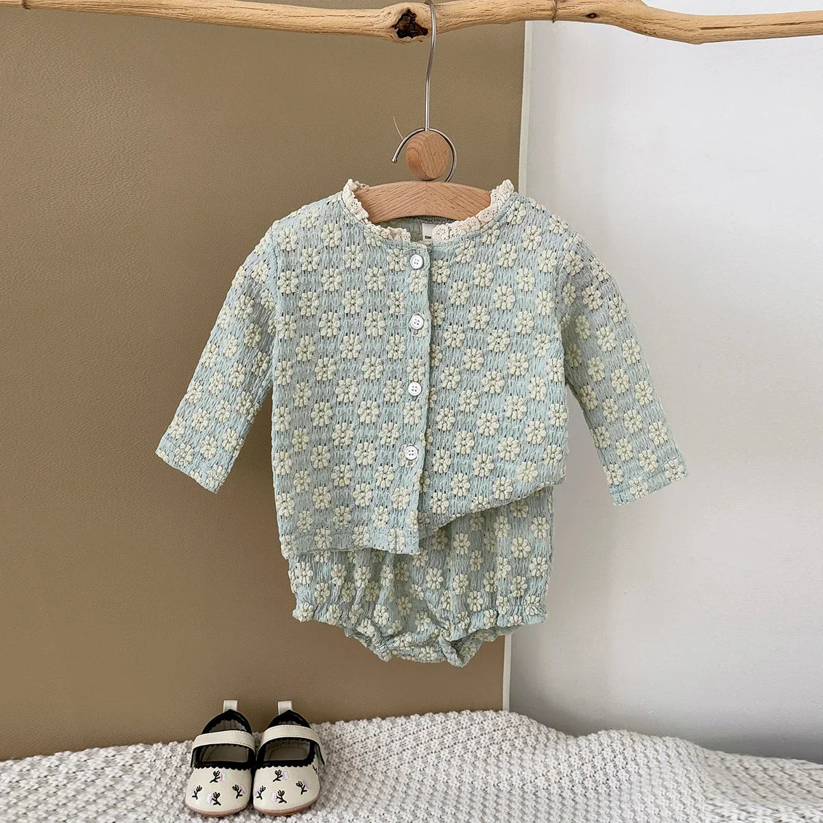 Summer European Style Baby Onesie Set – Floral Embroidery Long Sleeve Top & Shorts, Breathable 2-Piece Outfit