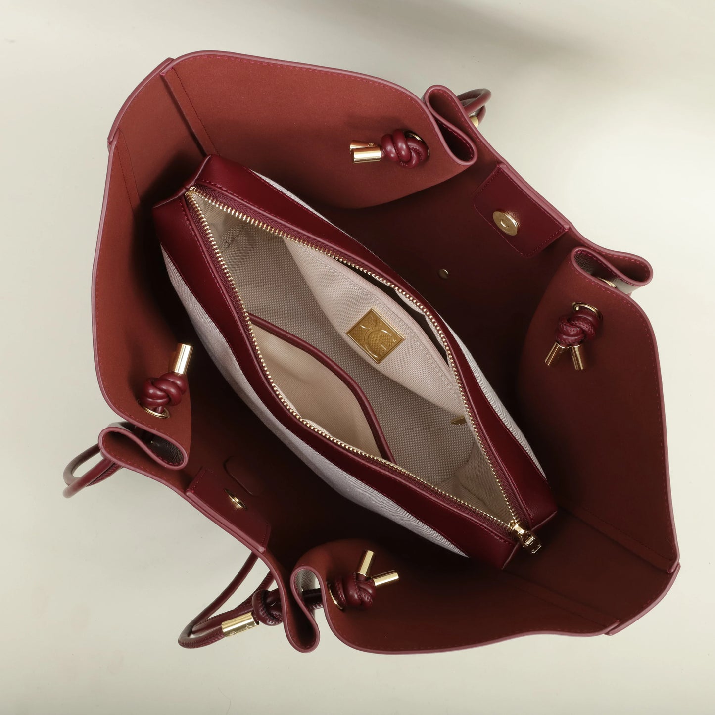 PG Large-Capacity Women’s Shoulder Bag — Light Luxury Fashion Handbag with Elegant Design