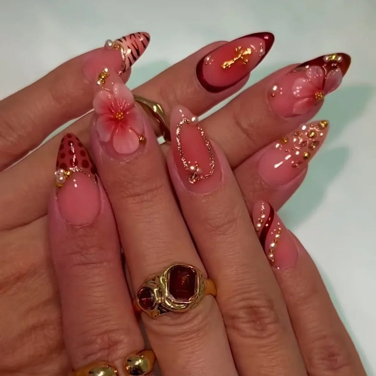 24PCS Strawberry Bow Press On Nails - Red Short Almond Pearl Starlight Floral False Nail Art Tips