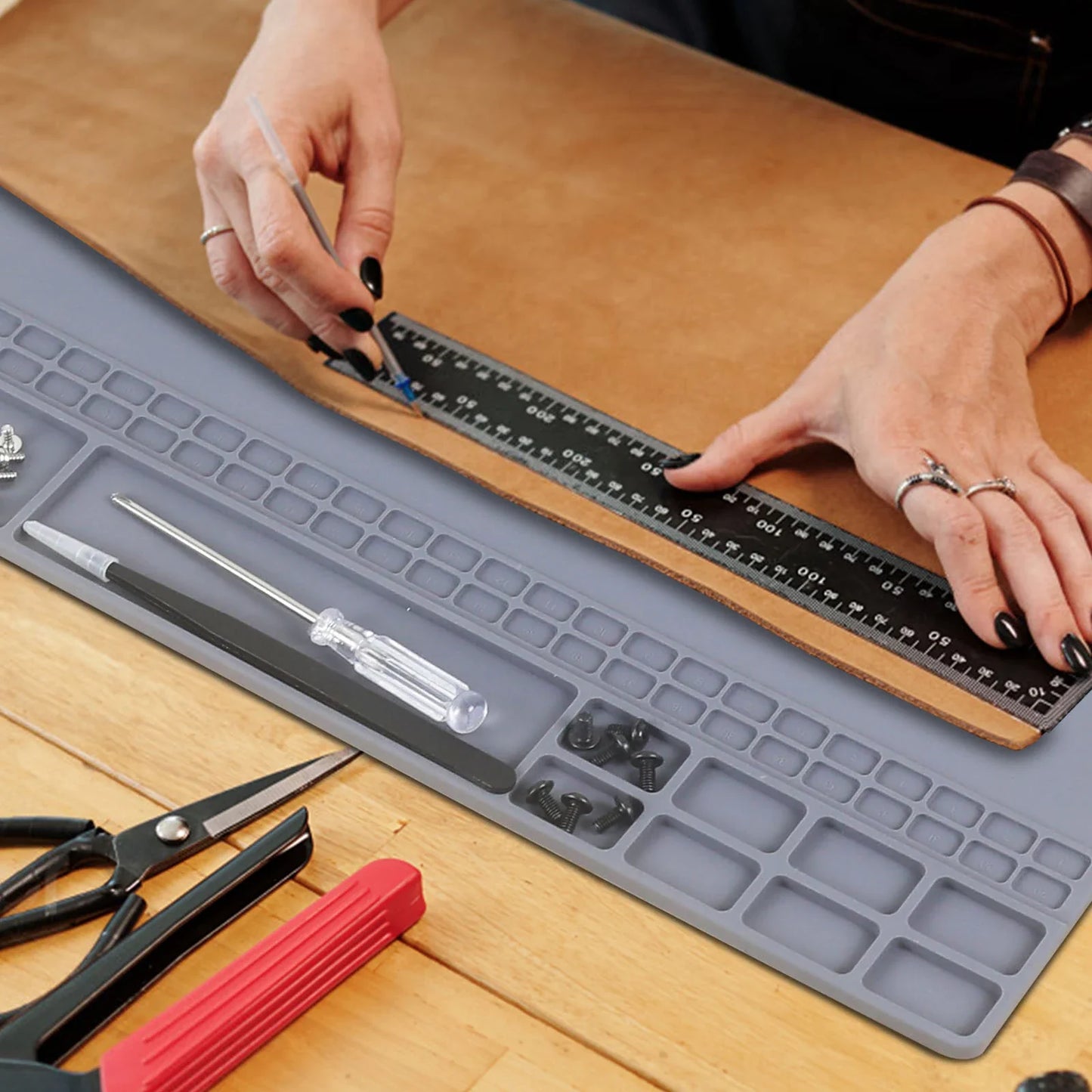 Toolour High-Temperature Silicone Welding Pad – Non-Slip Durable Mat up to 500℃, Multi-Size for Welding Work