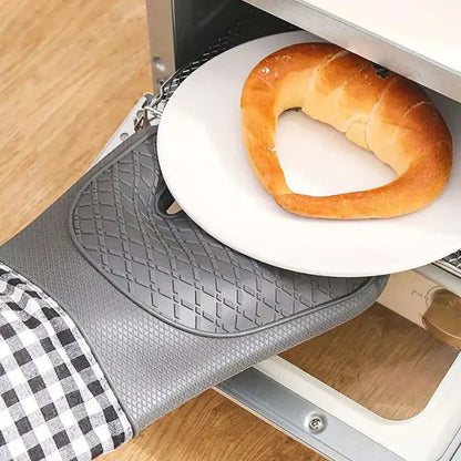 Silicone Insulated Kitchen Glove – Anti-Slip, Thickened, Heat-Resistant & Anti-Scalding