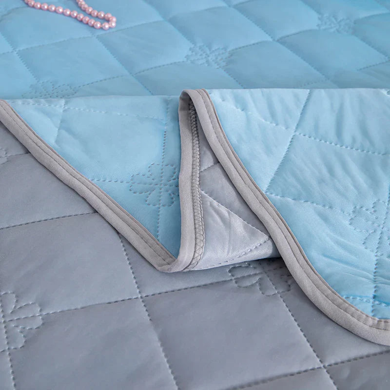Grade A Cooling Summer Blanket – Lightweight Breathable Cooling Comforter for Bed, Soft Air-Conditioned Quilt (King/Queen Size)