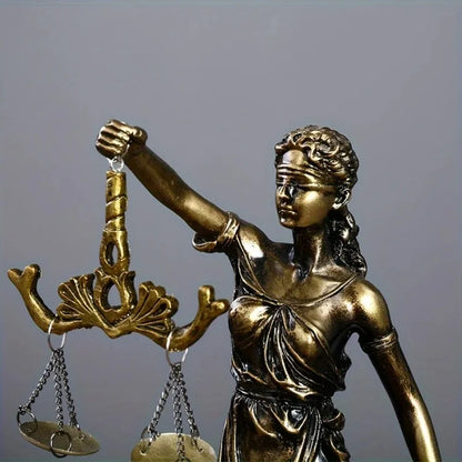 European Retro Copper Goddess of Justice Ornament – Creative Home Decor for Living Room, Office, and Desk, 1PCS