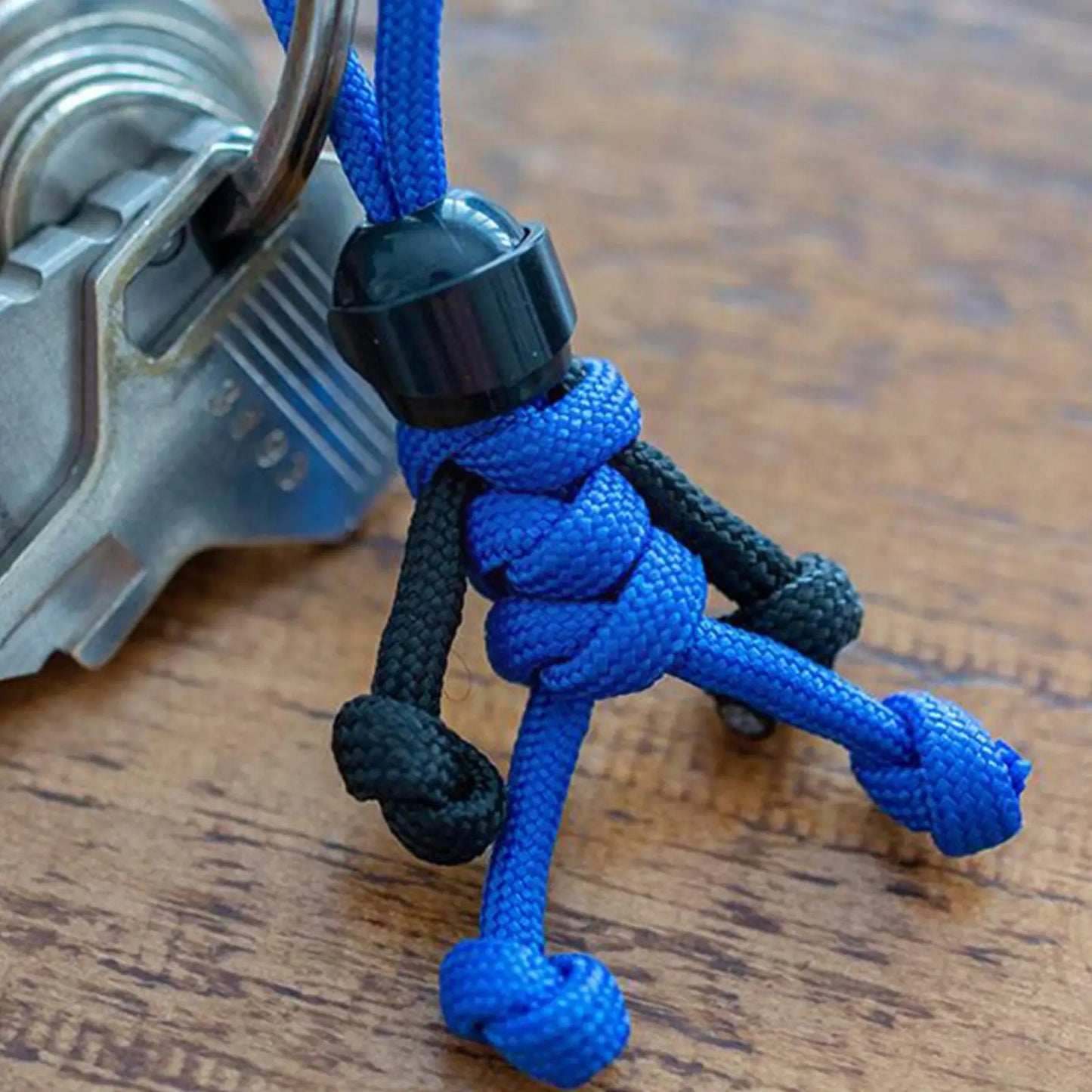 Handmade Building Block Biker Helmet Keychain – Braided Paracord Bag Pendant for Backpack & Doll Hanging
