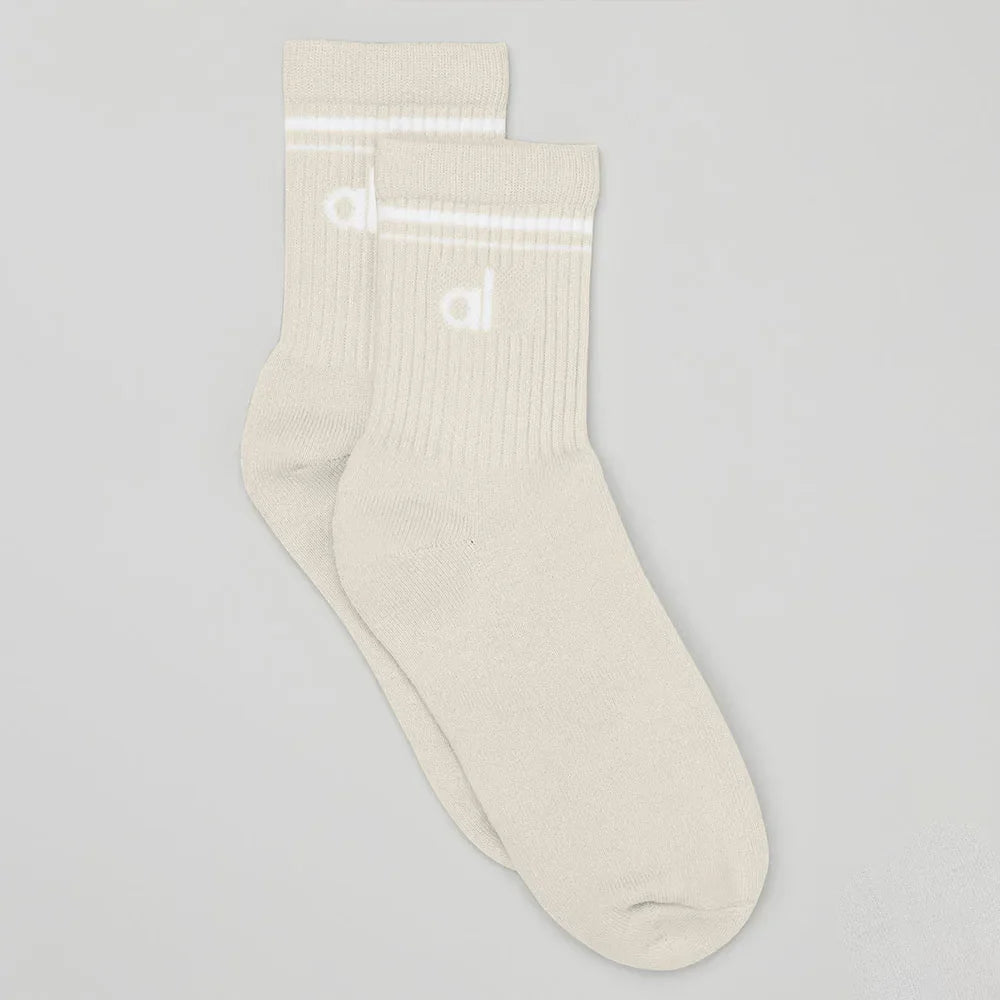 A Women's Soft Cotton Yoga Socks – Mid-Tube Solid Color Casual Socks for Men & Women*