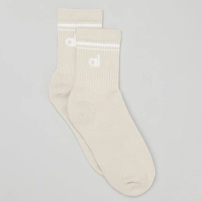 A Women's Soft Cotton Yoga Socks – Mid-Tube Solid Color Casual Socks for Men & Women*