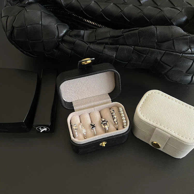 Compact and Stylish: Mini Portable Jewelry Storage Bag - Travel-Friendly Simple Leather Organizer for Rings, Necklaces, Earrings - Perfect Gift Box
