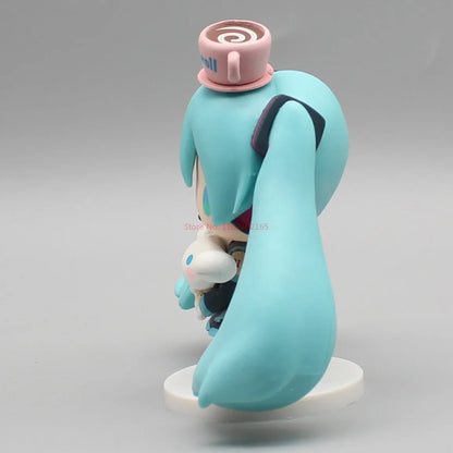 Hatsune Miku Anime Figurine – Holding Cinnamoroll, Bean-Eyed Kawaii Action Figure, Tabletop Decoration & Toy Gift for Children