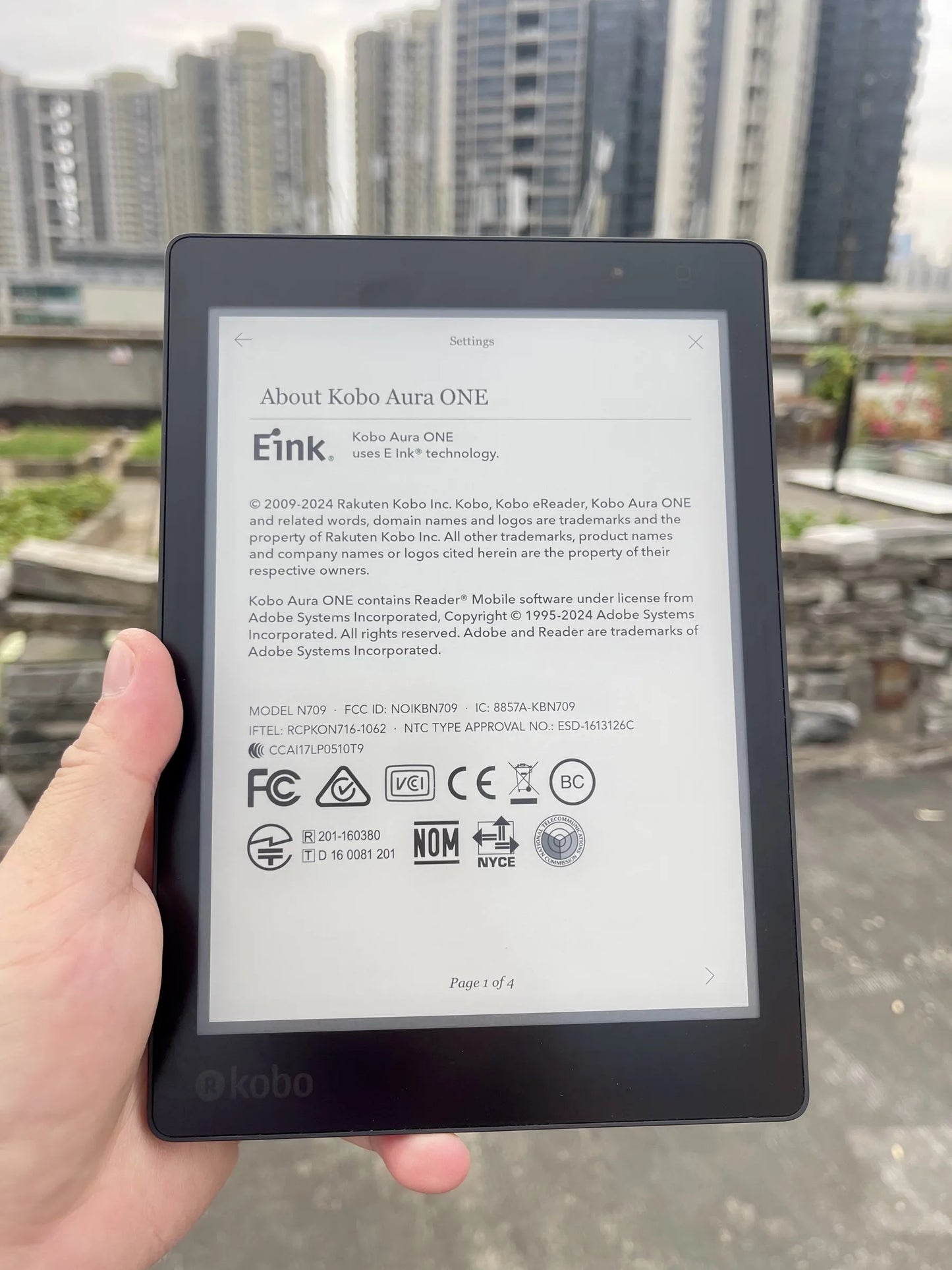 KOBO Aura One 7.8" E-Reader | 300PPI HD Carta E-Ink, IPX8 Waterproof, 8GB WIFI, Two-Color Light