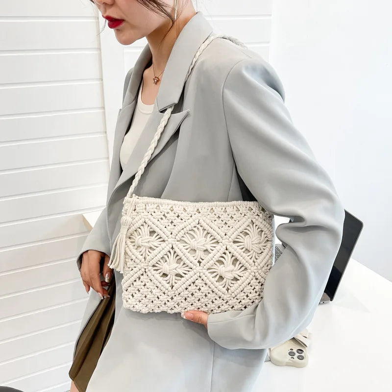 Women’s Summer Straw Messenger Bag – Hollow Woven Shoulder Bag with Tassel, Fashion Crossbody Beach Travel Bag