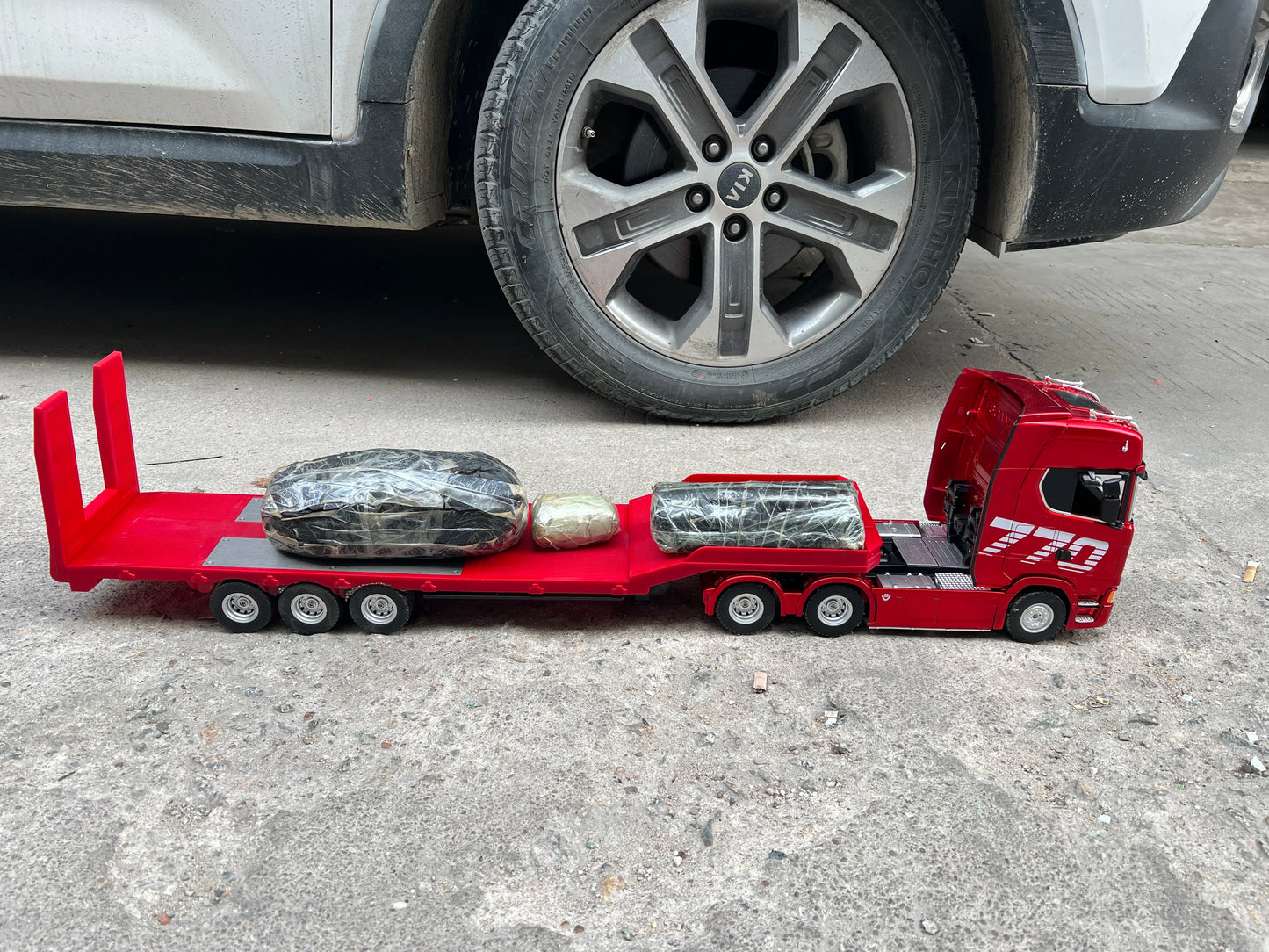 Huina 770S Remote Control Engineering Car — Genuine Alloy Trailer Head Model, 4WD Toy for Kids, Ratio 501D