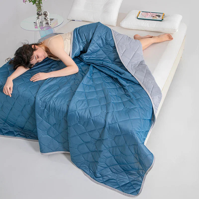 Grade A Cooling Summer Blanket – Lightweight Breathable Cooling Comforter for Bed, Soft Air-Conditioned Quilt (King/Queen Size)
