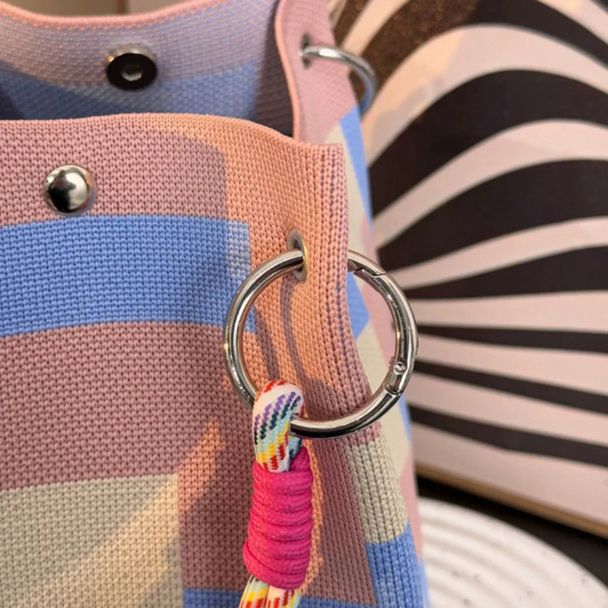 Multi-Color Knitted Retro Bucket Handbag – Color-Block, Versatile & Easy-to-Carry Purse