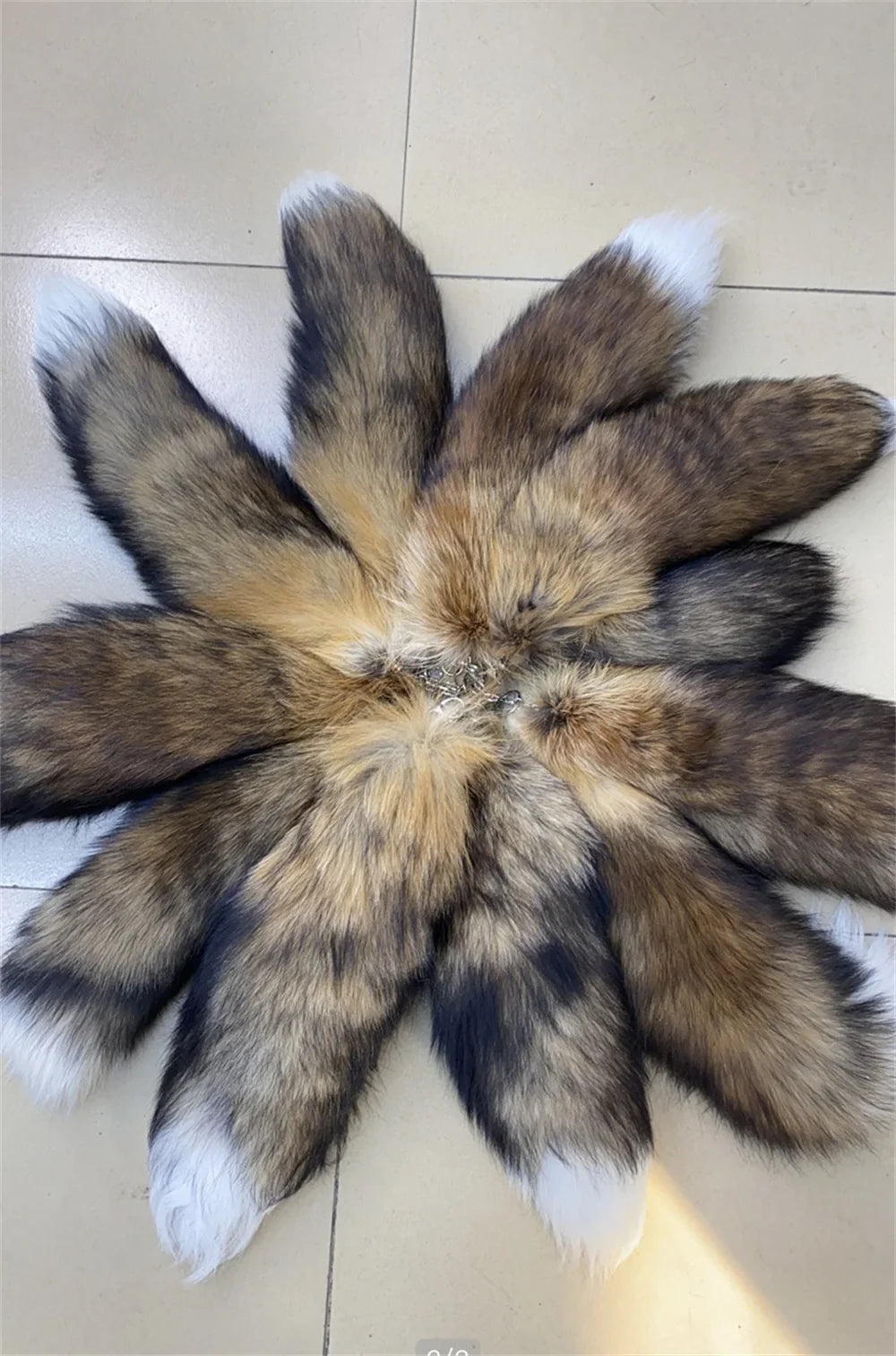 Natural Fox Fur Tail Keychain – 40cm Furry Racoon Bag Charm & Fluffy Keyring Accessory for Women