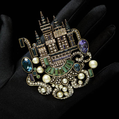 Vintage Baroque Crystal Castle Carriage Brooch – Rhinestone Clock Pin Badge for Women & Girls, Elegant Statement Jewelry