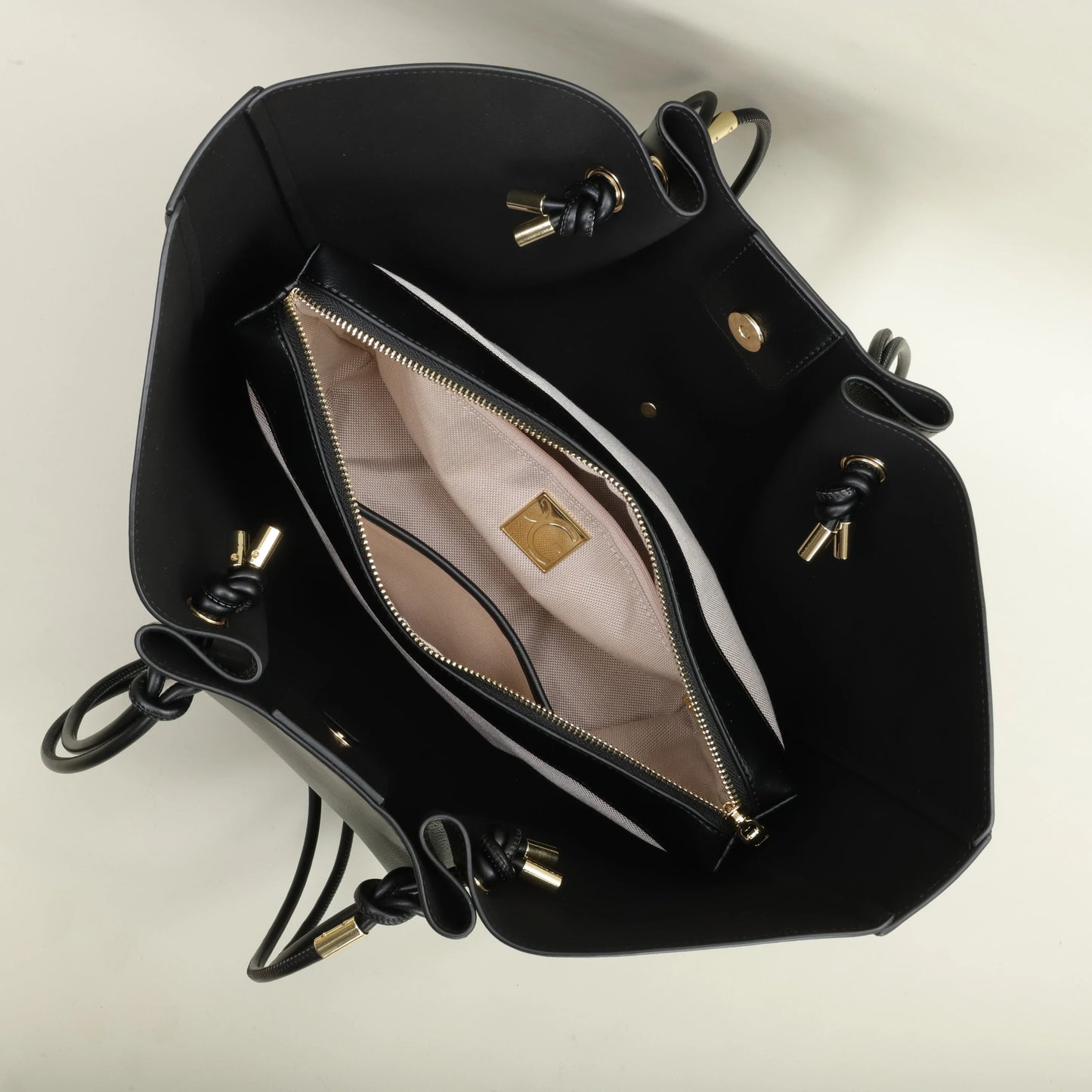 PG Large-Capacity Women’s Shoulder Bag — Light Luxury Fashion Handbag with Elegant Design