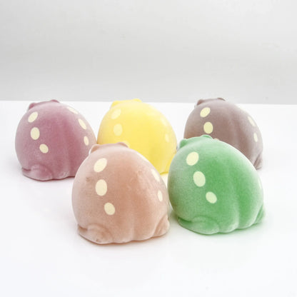 Yell World Capsule Toy – Kinako Mabushi Warabimochi Kawaii Pet Flocked Soft Squeeze Frog Figures
