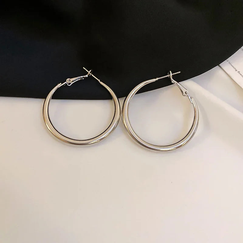Women’s Dopamine Candy Hoop Earrings – Large Round Hollow Solid Color Ear Buckles, Versatile Fashion Jewelry