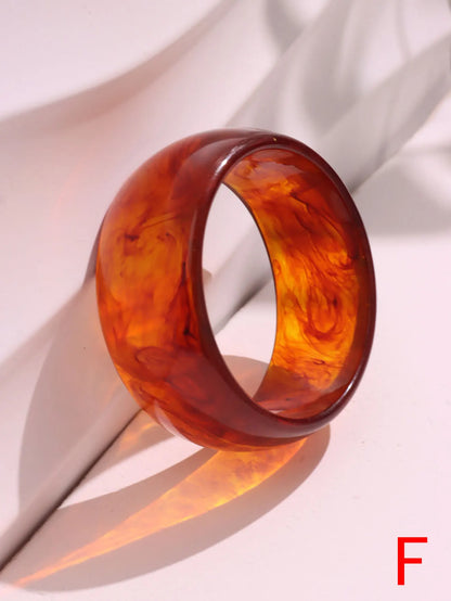 Creative Retro Geometric Chunky Brown Resin Bracelet – Autumn Winter Sweater Bangle for Women 2025