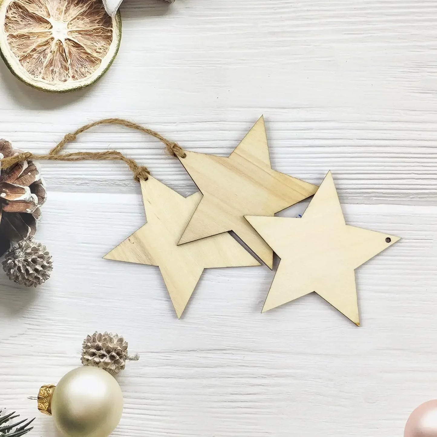 Unfinished Wooden Star Hanging Pendants (20/30/40/50pcs) – DIY Craft Wood Slices for Christmas Tree & Decoration Ornaments