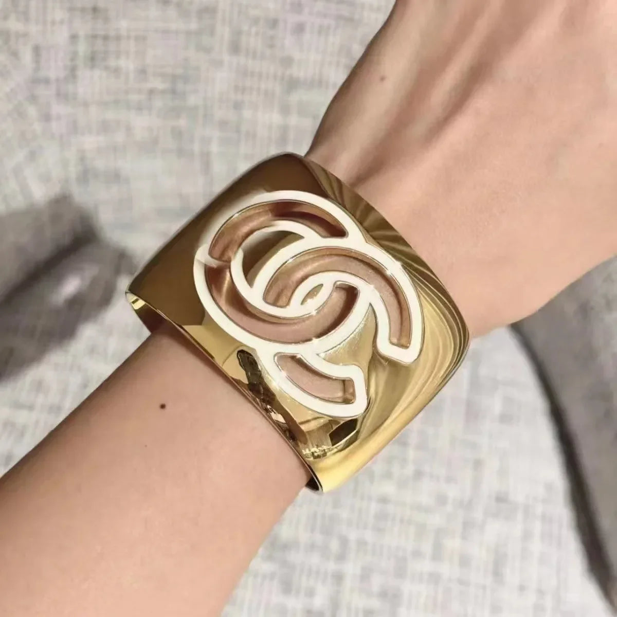 Gold Enamel Hollow Narrow Bracelet & Colorful Earrings Set — Classic Fashion, Lightweight Alloy Jewelry with Luxury Look