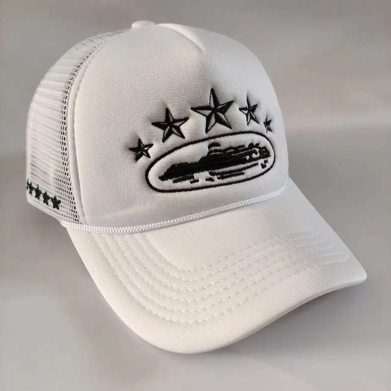 Star Embroidered Baseball Cap - Unisex Mesh Sports Hat for Outdoor Events