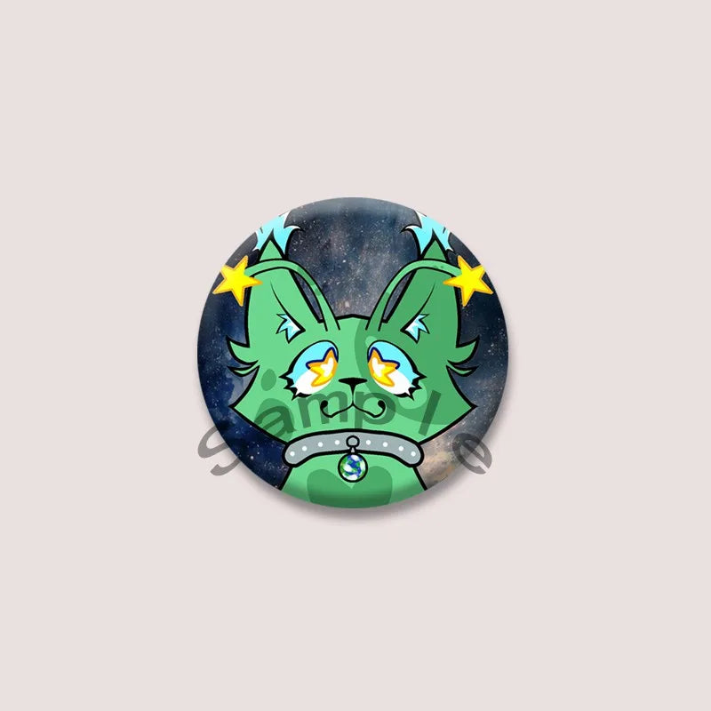 Cute Green Alien Cat Round Badge – Funny Cartoon Animal Brooch Pin for Backpack, Lapel & Gifts