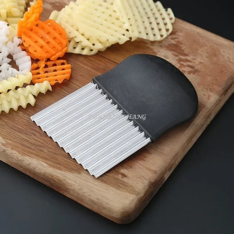 Stainless Steel Crinkle Cutter - Wavy Potato Chip Slicer for Vegetables, Fruits, Dough, and French Fry Kitchen Tool