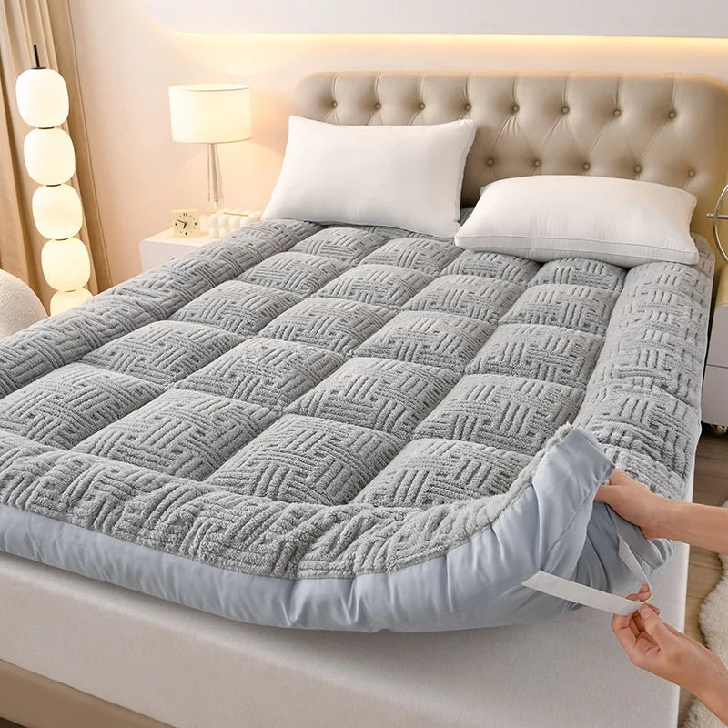 Fluffy Fleece Mattress Topper - Extra Thick Warm Plush Mattress Pad for Winter, Queen Size Folding Camping Mat