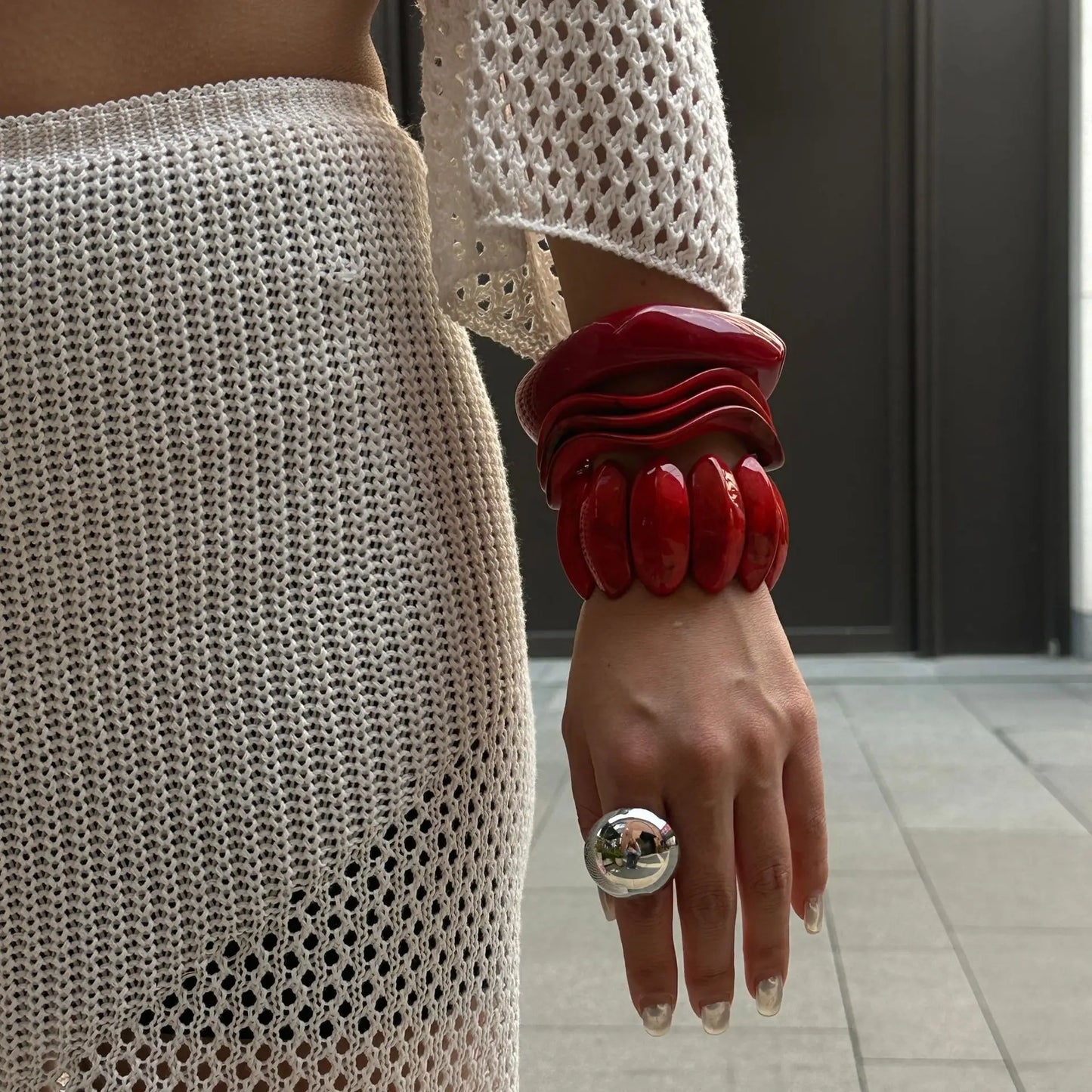 KMVEXO Vintage Wide Red Geometric Resin Bangles – Irregular Chunky Acrylic Bracelets for Women Summer Gift