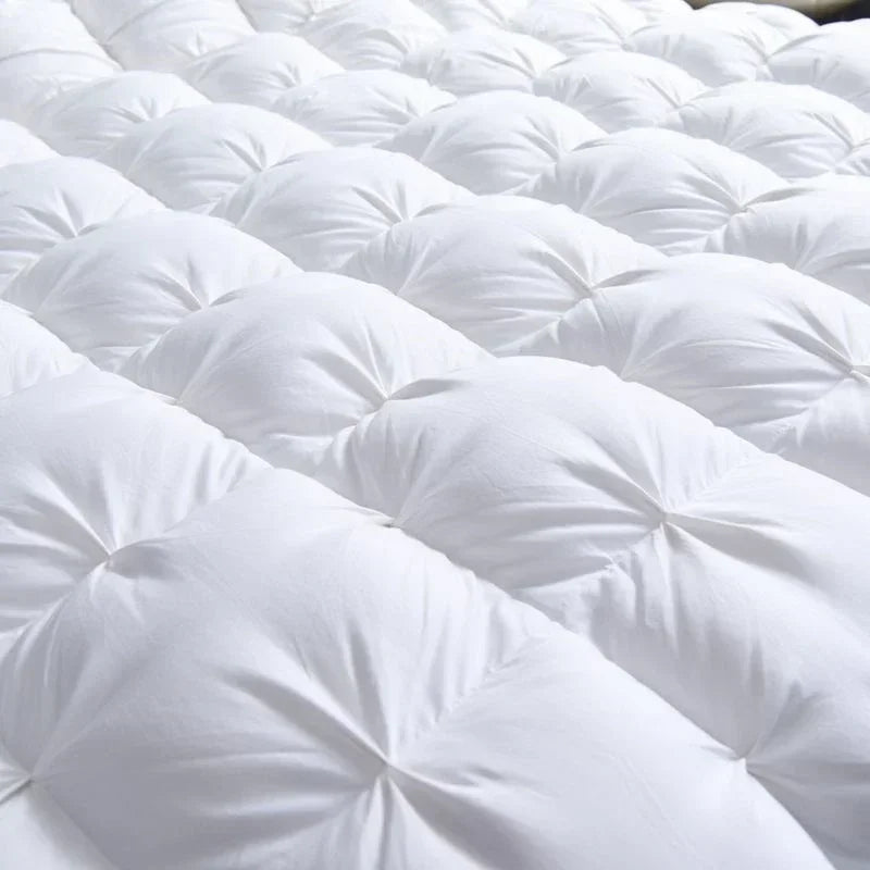 White Goose Down Comforter – Thick Winter 3D Bread Blanket with Luxury Pinch Pleat for Single & Double Beds