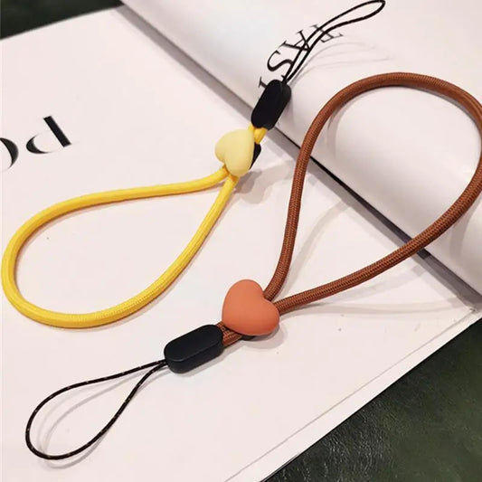 Creative Peach Heart Resin Mobile Phone Lanyard – Short Wrist Type Accessories for iPhone and Samsung with Ring Strip