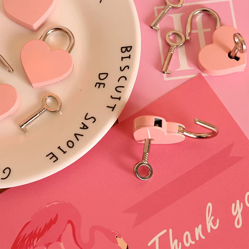 30x39mm Antique Heart-Shaped Padlock – Vintage Pink Romantic Key Lock for Diaries, Weddings, and Jewelry