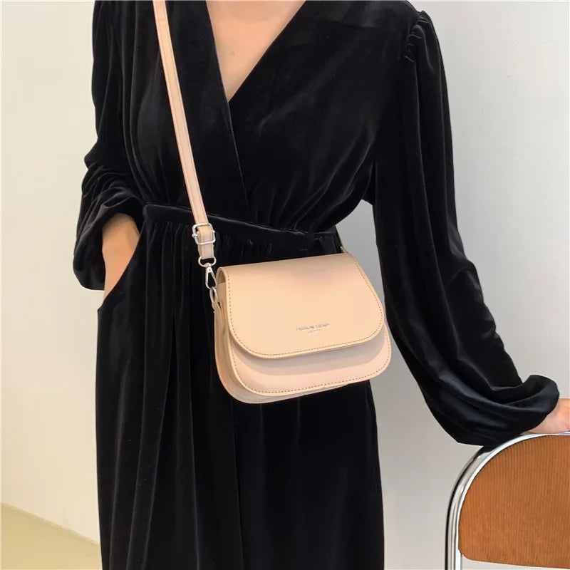 Women's Crossbody Bag – Solid Color Fashionable Retro Flipped Design, Casual and Simple Style