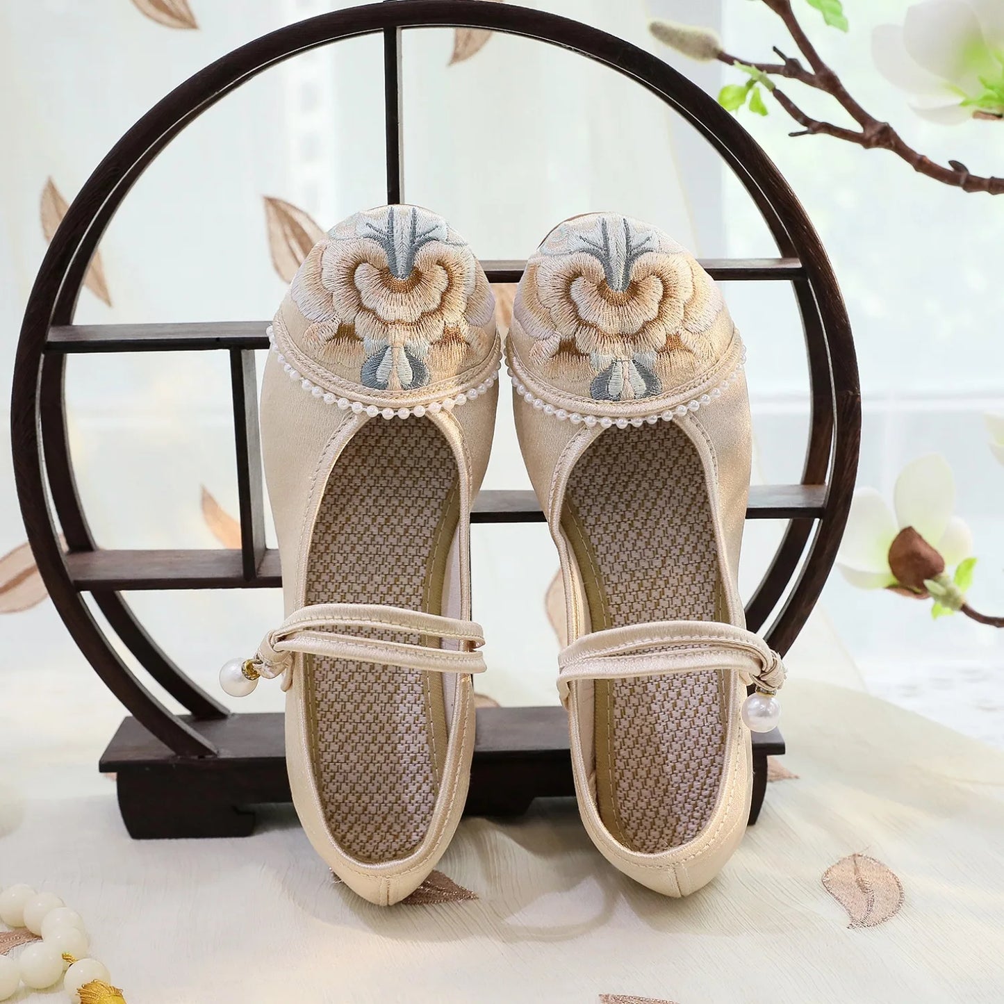 Women’s Embroidered Traditional Shoes - Vintage Chinese Hanfu Qipao Beijing Style Ethnic Dance Footwear