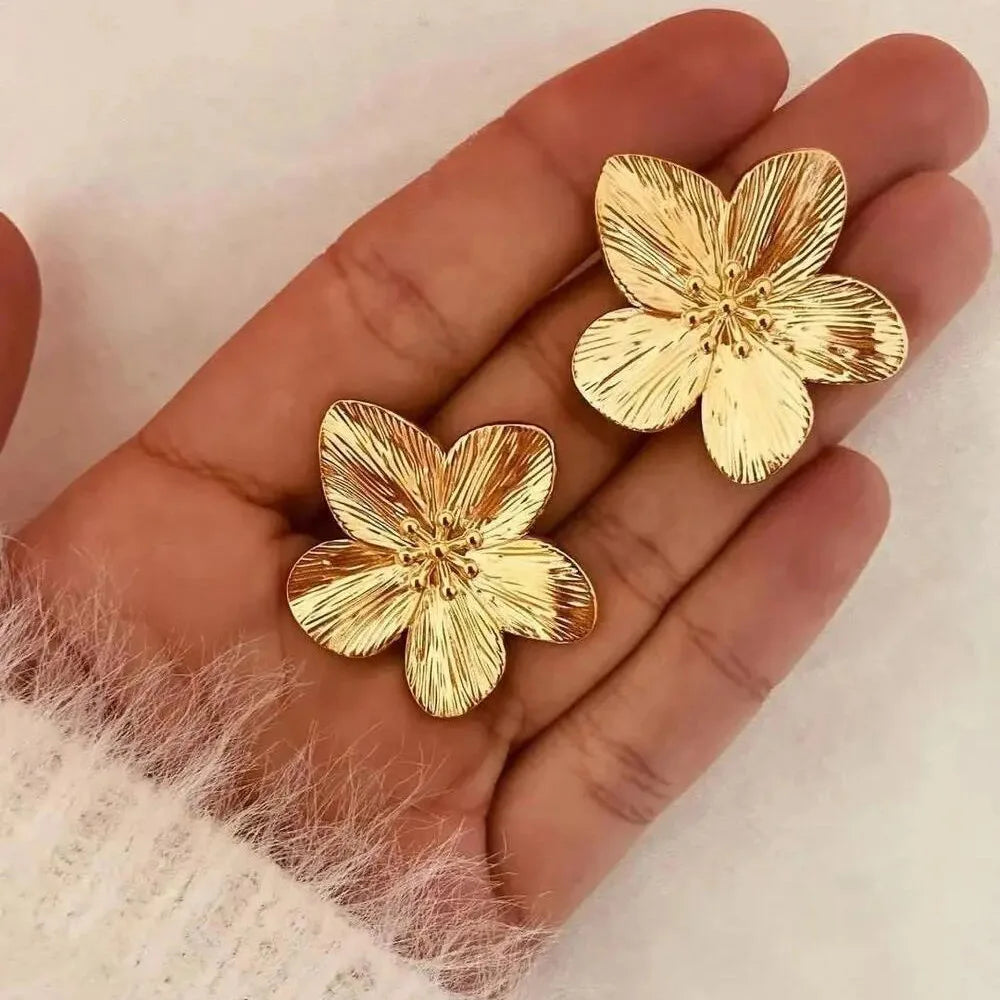 2PC Women's Trendy Stainless Steel Flower Earrings – Fashionable Outdoor Travel & Party Gifts