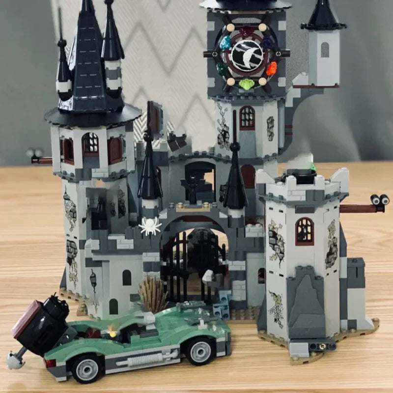 MINISO 940pcs Vampire Castle Building Blocks – DIY Monster Cart Toy for Boys Halloween Gift