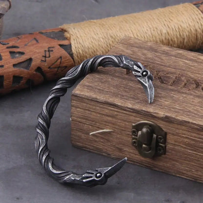 Retro Sword-Shaped Bracelet – Creative Open Bangle for Men & Women, Fashionable Party Jewelry Gift