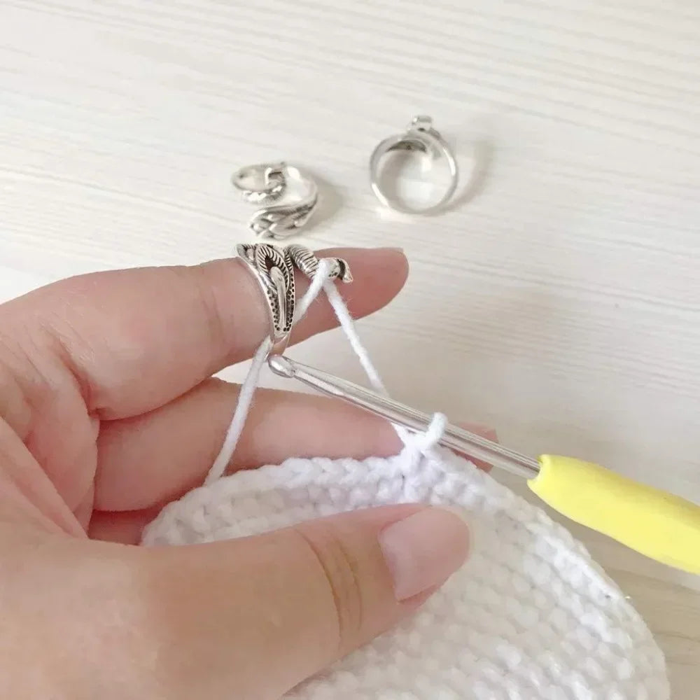 Adjustable Crochet Tension Cat Ring – Beginner Knitting & Crochet Hook Finger Holders, Yarn Guide Winder Tools