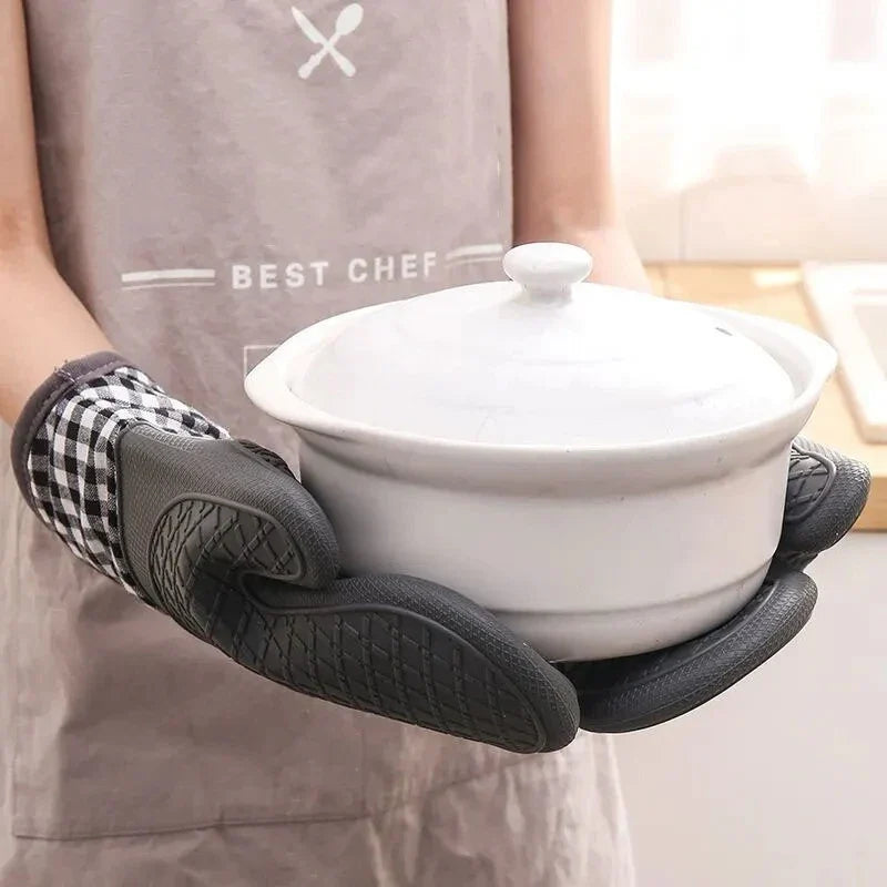 Silicone Insulated Kitchen Glove – Anti-Slip, Thickened, Heat-Resistant & Anti-Scalding