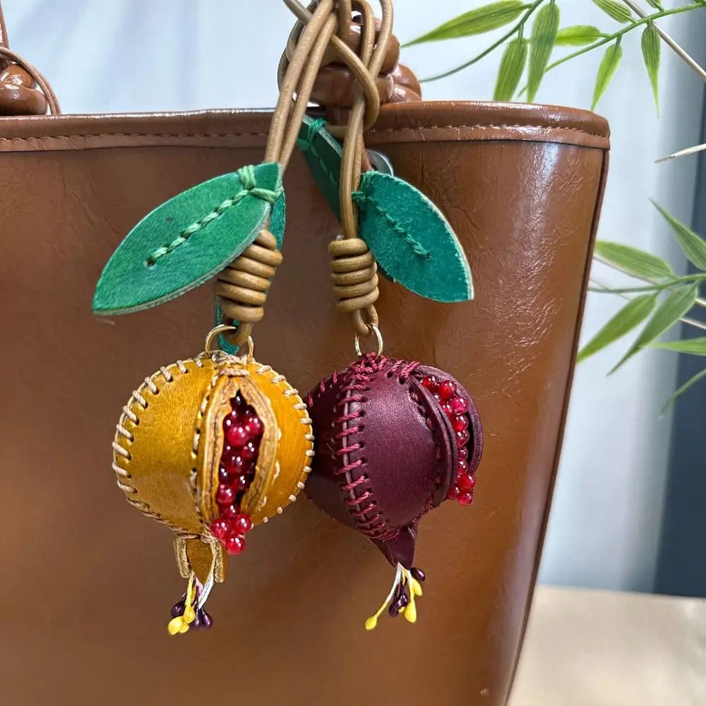 Cute Pomegranate Fruit Pendant Keychain – Handmade Leather Car Keyring & Fashion Bag Charm, Creative Accessories for Women & Girls