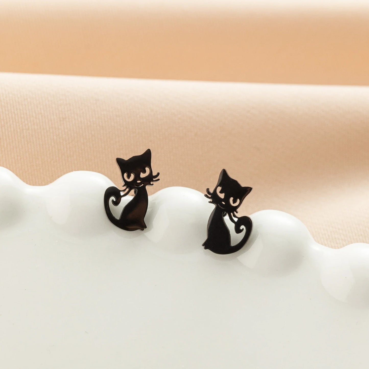 Jisensp Cartoon Cat Earrings — Cute Stainless Steel Kitten Studs for Women & Girls, Funny Animal Jewelry
