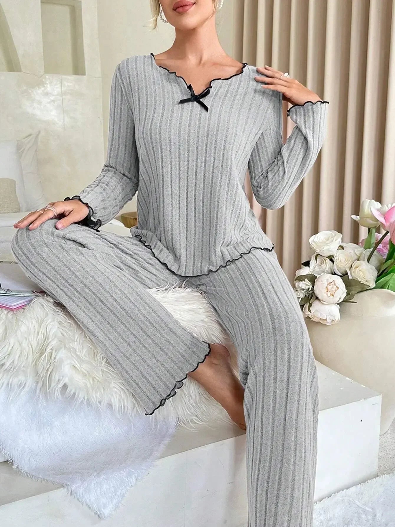 Women’s Autumn & Winter Plush Pajama Set – Warm Long-Sleeve Top and Trousers, Casual 2-Piece Homewear Loungewear