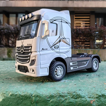 1:50 Large Diecast Alloy Truck Model – Pull-Back Sound & Light Container Transport Vehicle Toy for Boys’ Gifts