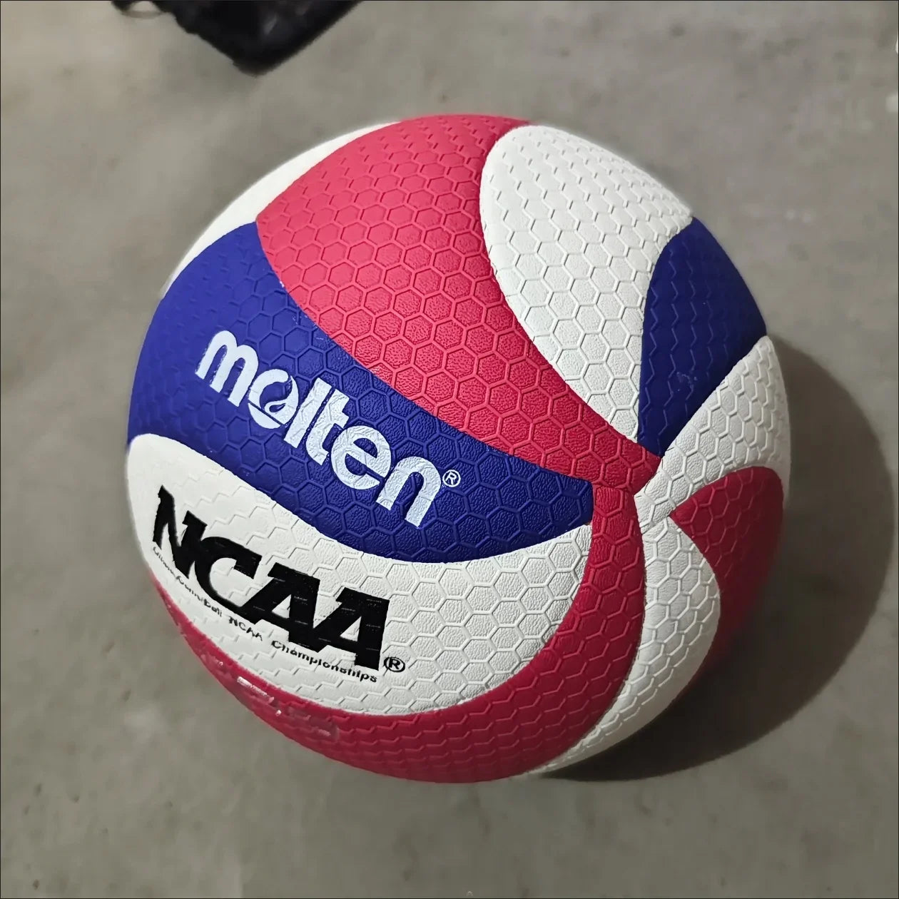 MOLTEN USA NCAA 5000 Official Game Volleyball – Championship-Approved Sports Ball
