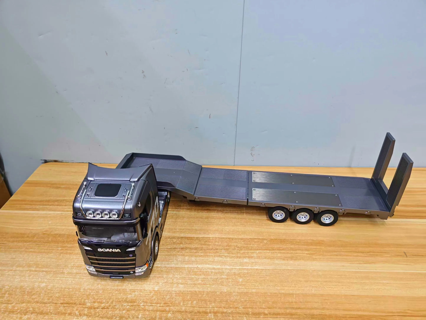 Huina 770S Remote Control Engineering Car — Genuine Alloy Trailer Head Model, 4WD Toy for Kids, Ratio 501D