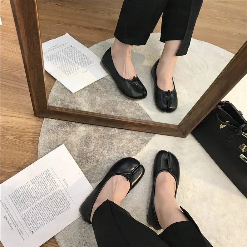 2026 Women’s Split-Toe Tabi Flats – Soft Leather Slip-On Ballet Shoes, Comfortable Casual Everyday Flat Shoes for Ladies