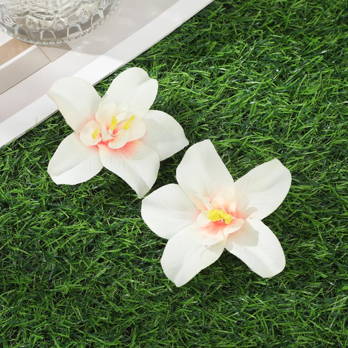 Simulated Orchid Flower Hairpins – White & Pink Hair Clips for Women, Summer Travel Seaside Fashion Headwear